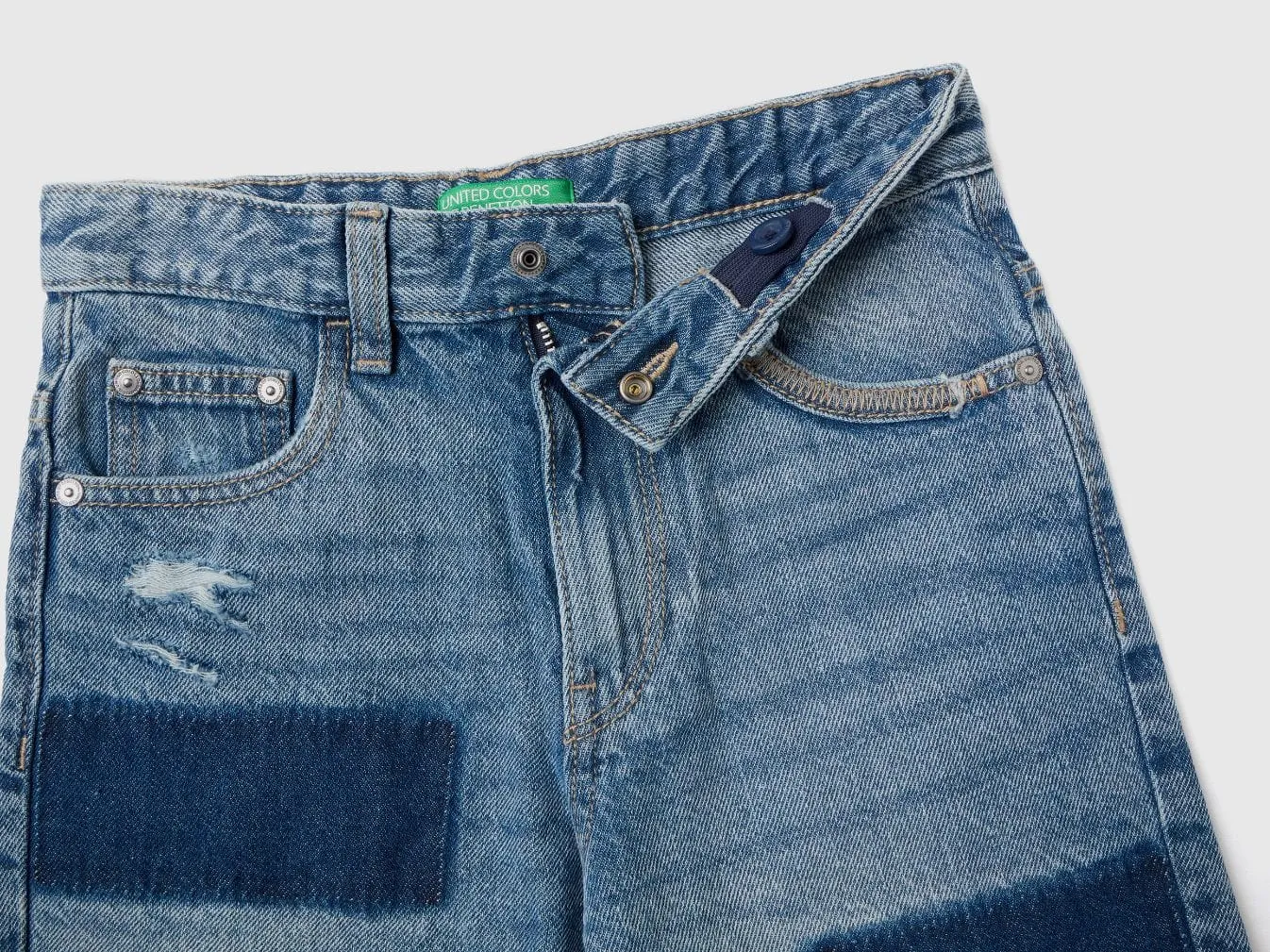 Denim bermudas with rips